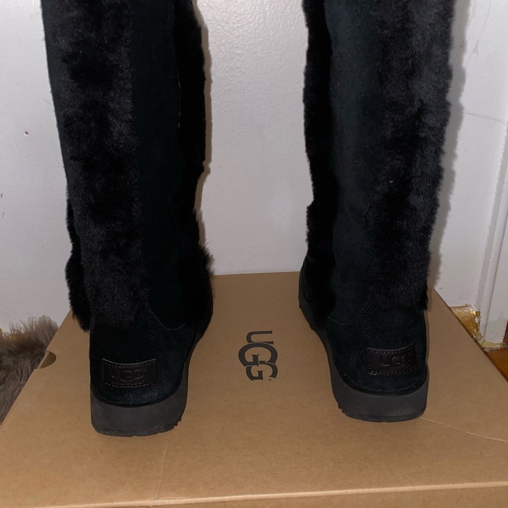Black uggs - Picture 3 of 5